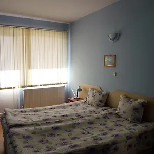 3* Ξενοδοχείο Red House Family House